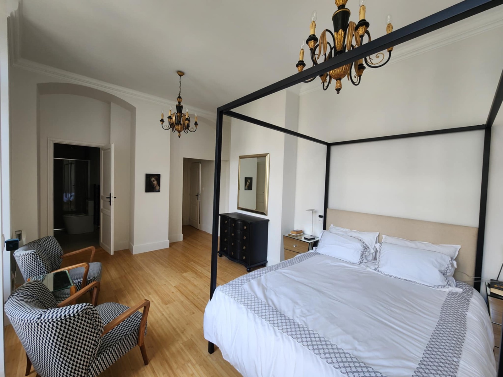A bedroom within a Résidence de Labajouderie apartment