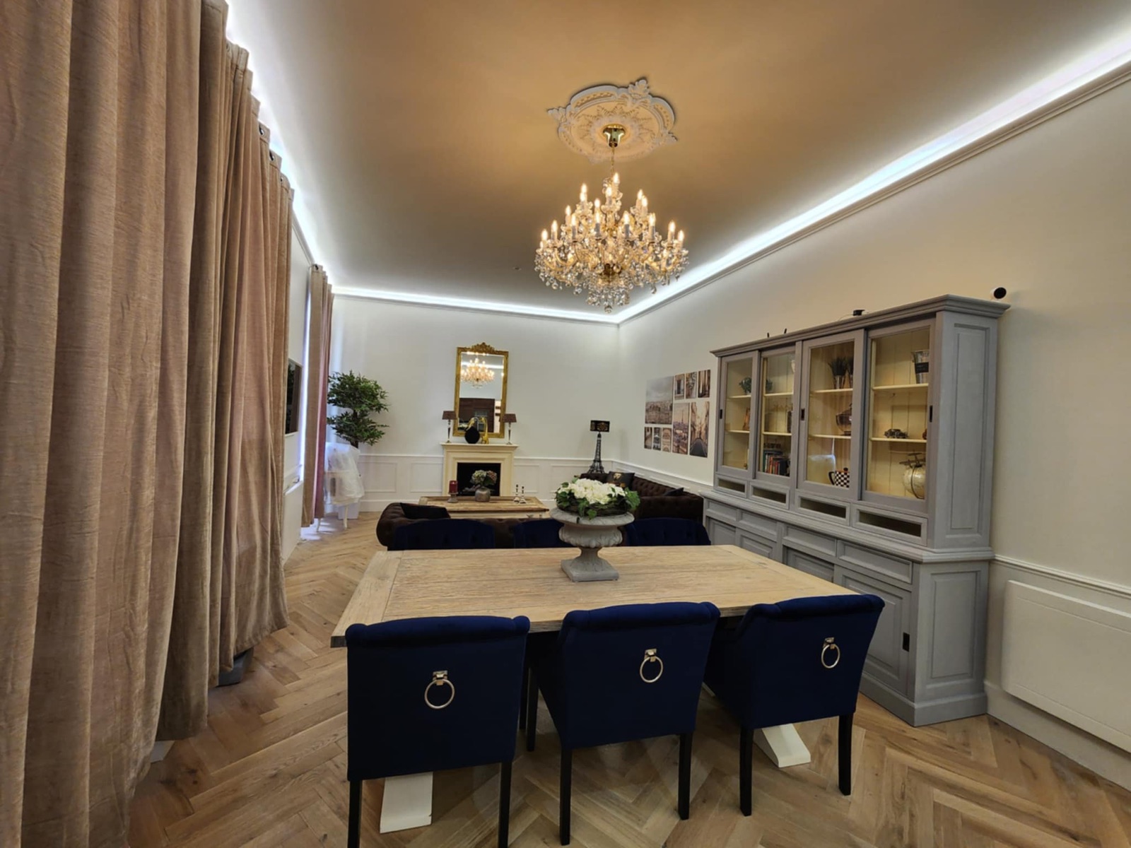 A dining space within a Résidence de Labajouderie apartment